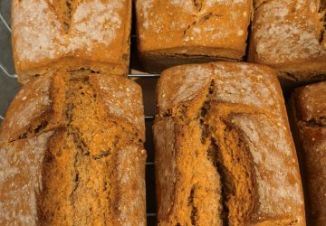Naturalne chleby na zakwasie-orkiszowy Św Hildegardy oraz bezglutenowy z ukiszownych kasz