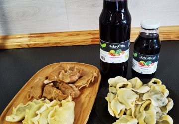 Uszka z grzybami, pierogi z kapustą i grzybami, zakwas buraczany