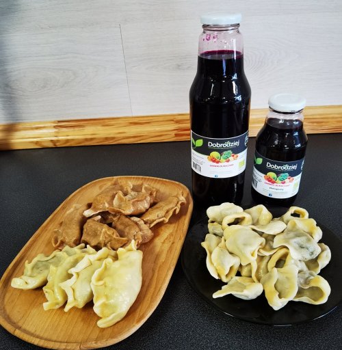 Uszka z grzybami, pierogi z kapustą i grzybami, zakwas buraczany